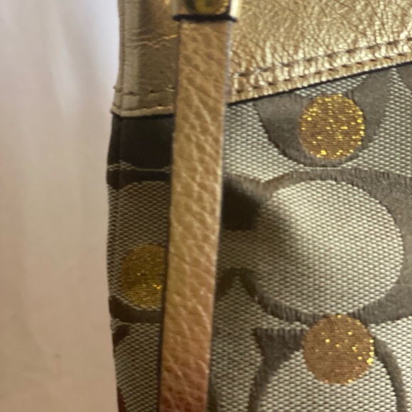 π π Host Pick ππ COACH LAURA SIGNATURE SECRET ADMIRER TOTE and WRISTLET - Picture 10 of 16